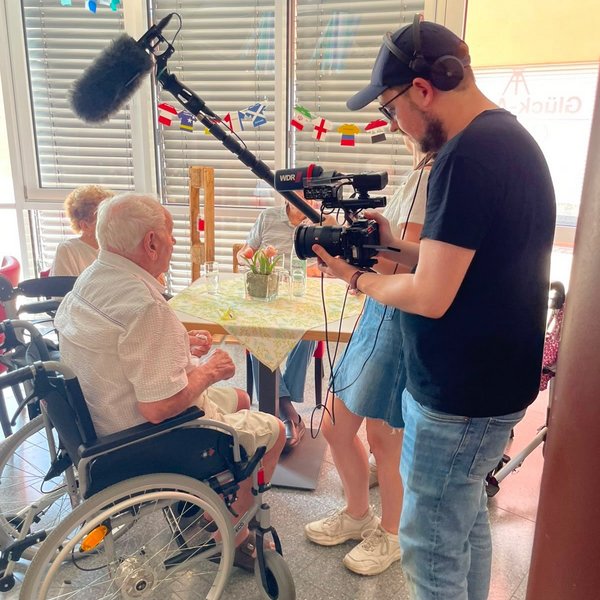 Heute hatten wir besonderen Besuch im Altenheim St. Barbara: Das Team der WDR Lokalzeit war bei uns zu Gast! 🎥
Das...